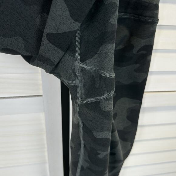 Nobull High Heather Crop Legging Green Carbon Camo Athletic Workout Pants Size M - Picture 9 of 12